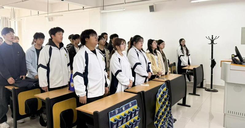 主题团日|以青春奋斗，走好新疆...